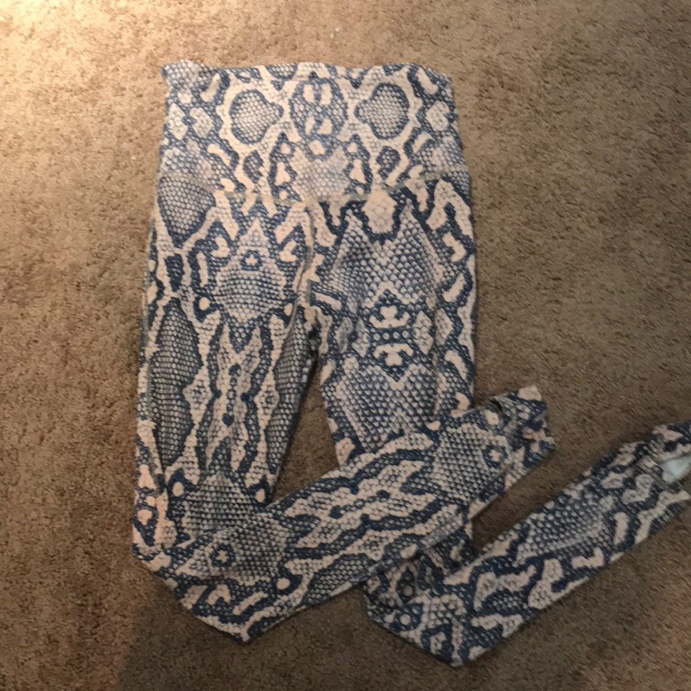 Workout snakeskin leggings